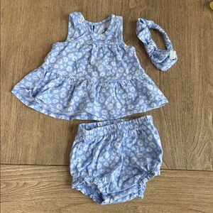 GAP Baby Blue and White Daisy Set Size 6-12 Months